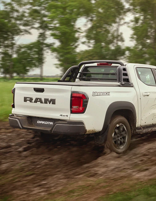 RAM Dakota traseira
